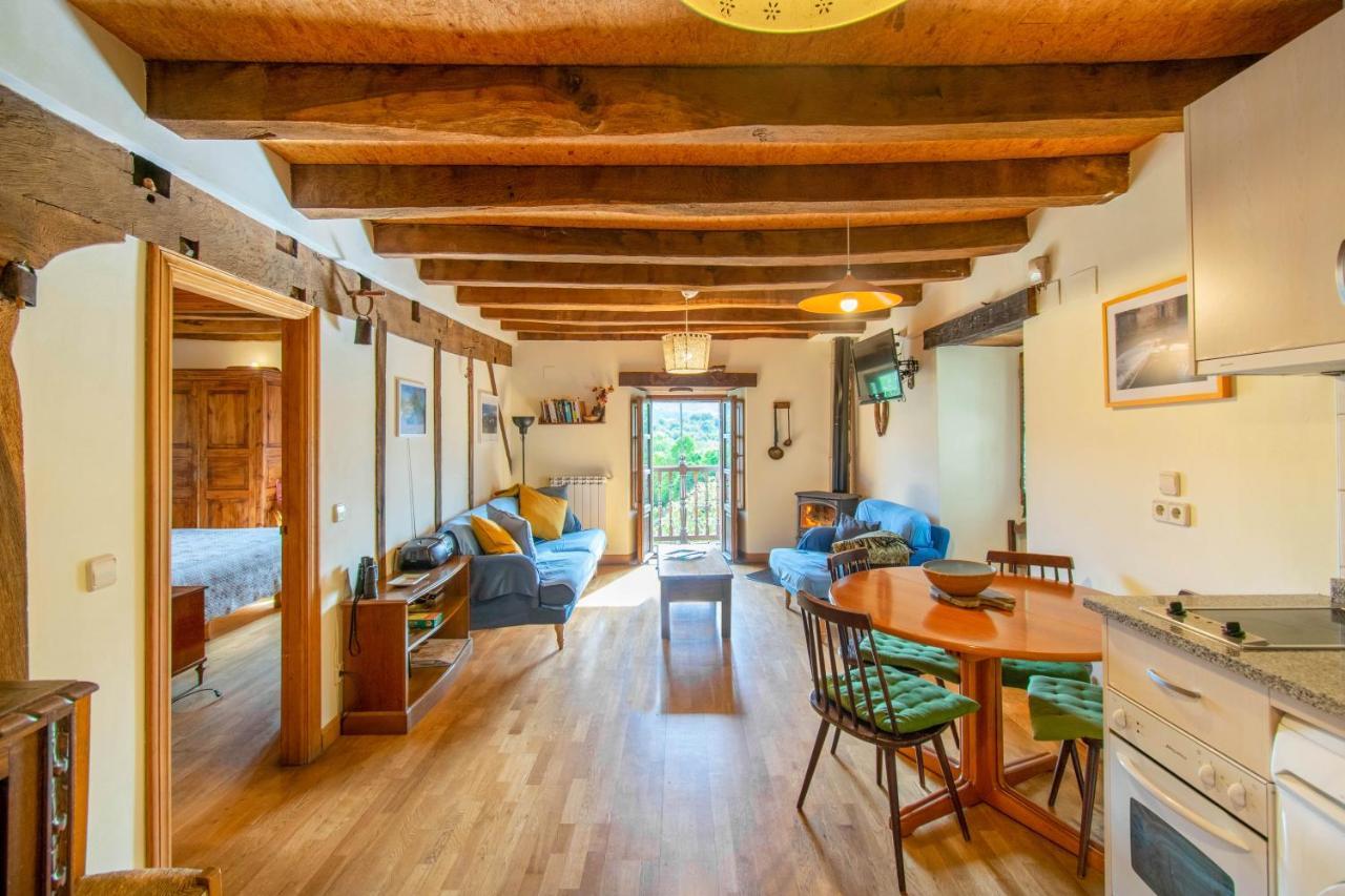 Casa Monaut, Acogedores Apartamentos A Los Pies De La Selva De Irati Saragueta Extérieur photo